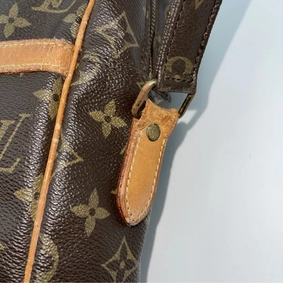 Authentic LOUIS VUITTON Danube Monogram Crossbody GM Bag LV - Picture 8 of 16